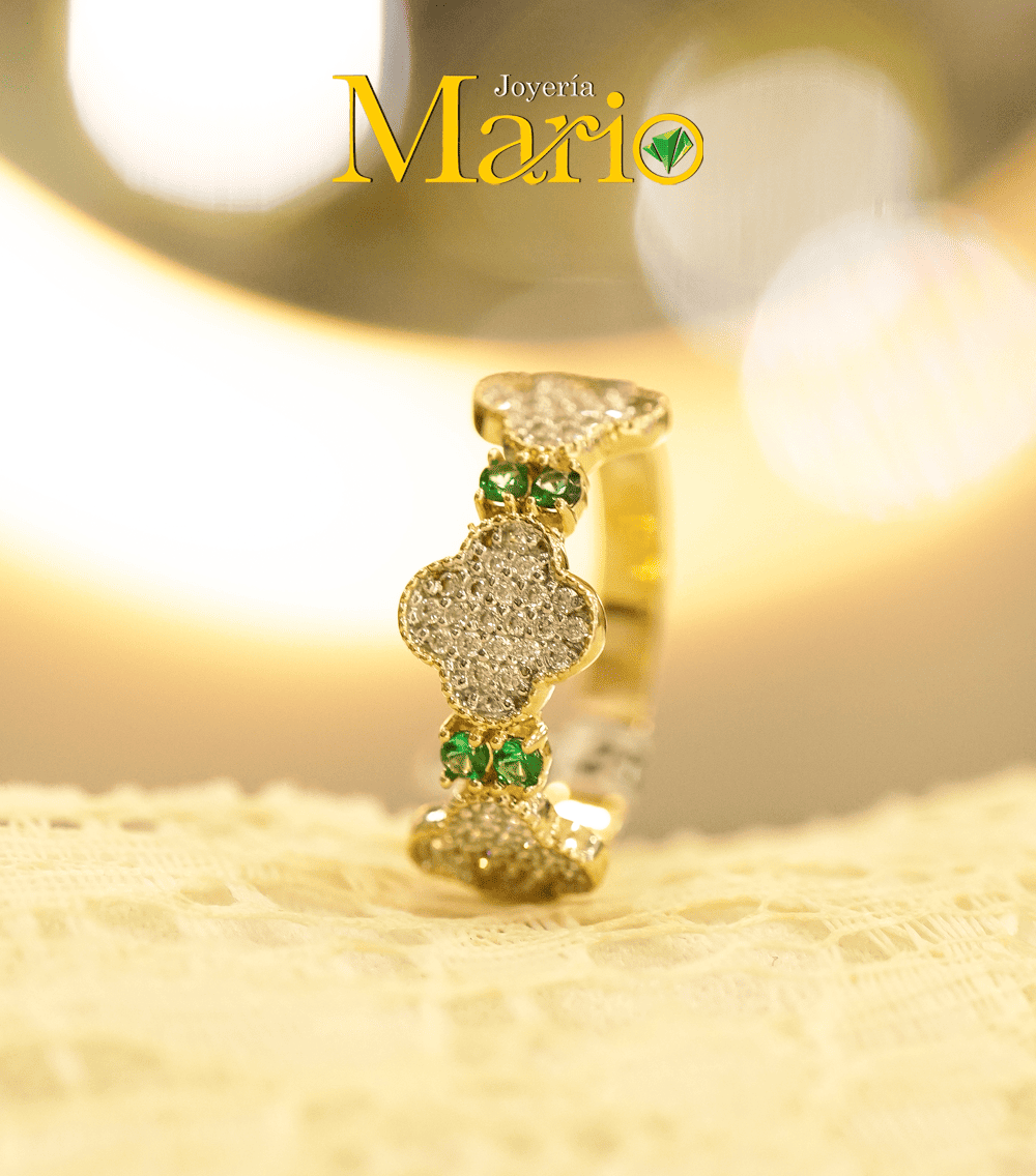 Anillo Trebol Con Circones, en oro de 18 k.